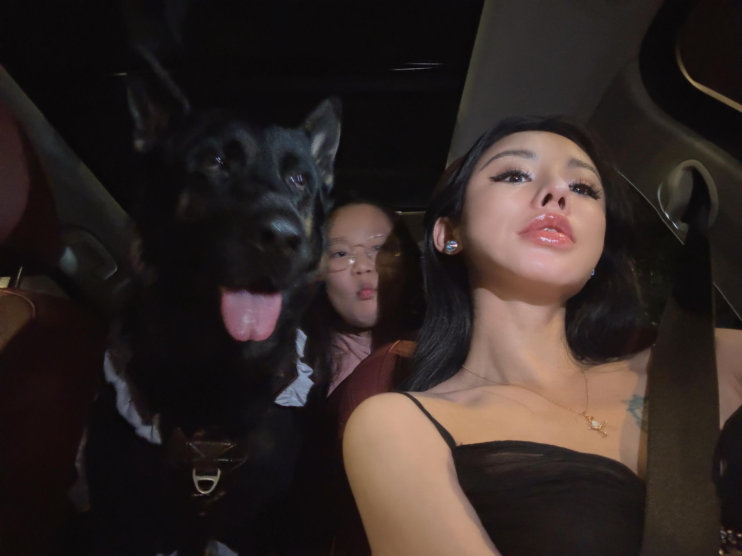 我想对自己说，这些年幸苦你了.做着母亲角色，做着父亲角色。 唯独没做自...