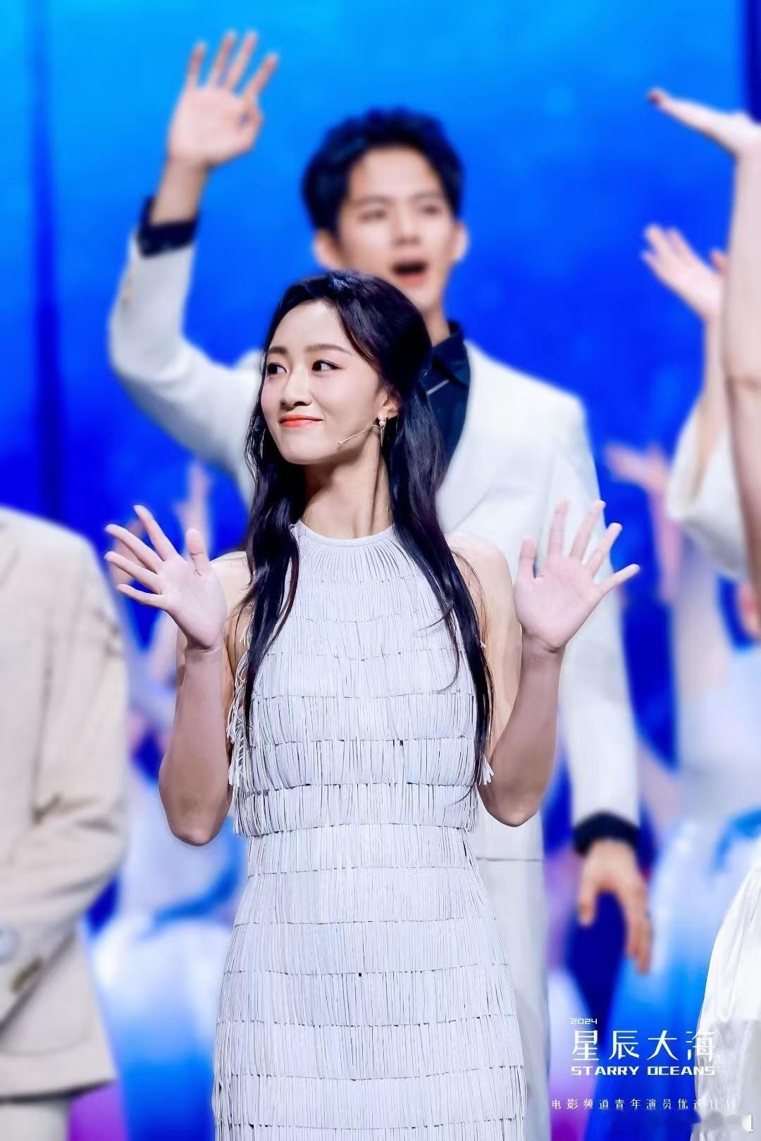 黄子琪还挺美的啊！ 