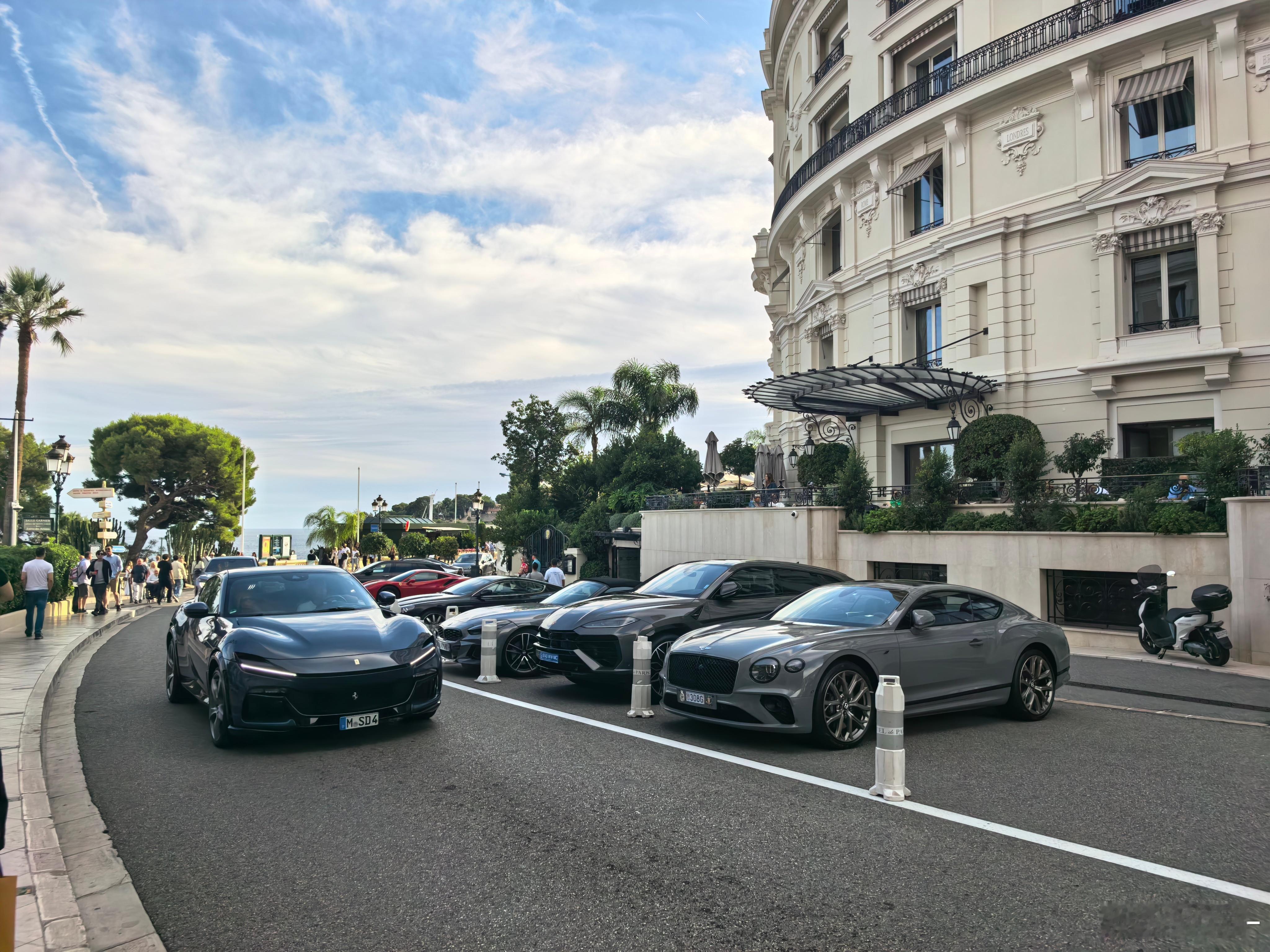 摩纳哥半日游特意来蒙特卡洛赌场看看车(其实也准备了1000欧打算小玩一把哈哈)真
