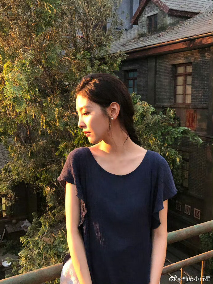 周雨彤给白宇章若楠新剧包场章若楠曾暖心包场支持周雨彤《太平年》，如今周雨彤云包场