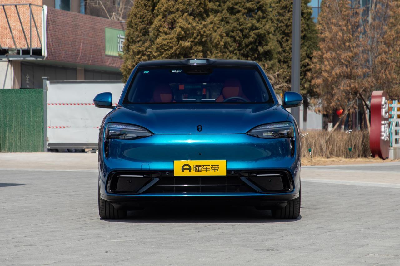 问界 M6 明显就是冲着小米 YU7 来的竞品车型。相比问界其他车款，它的造型更