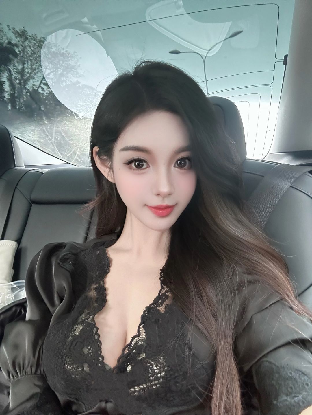👩🏻‍❤️‍💋‍👩🏻