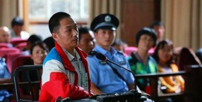 “让你们的老婆轮流陪我一个月，再一人赔我10万元，否则这事不算完！”2012年，