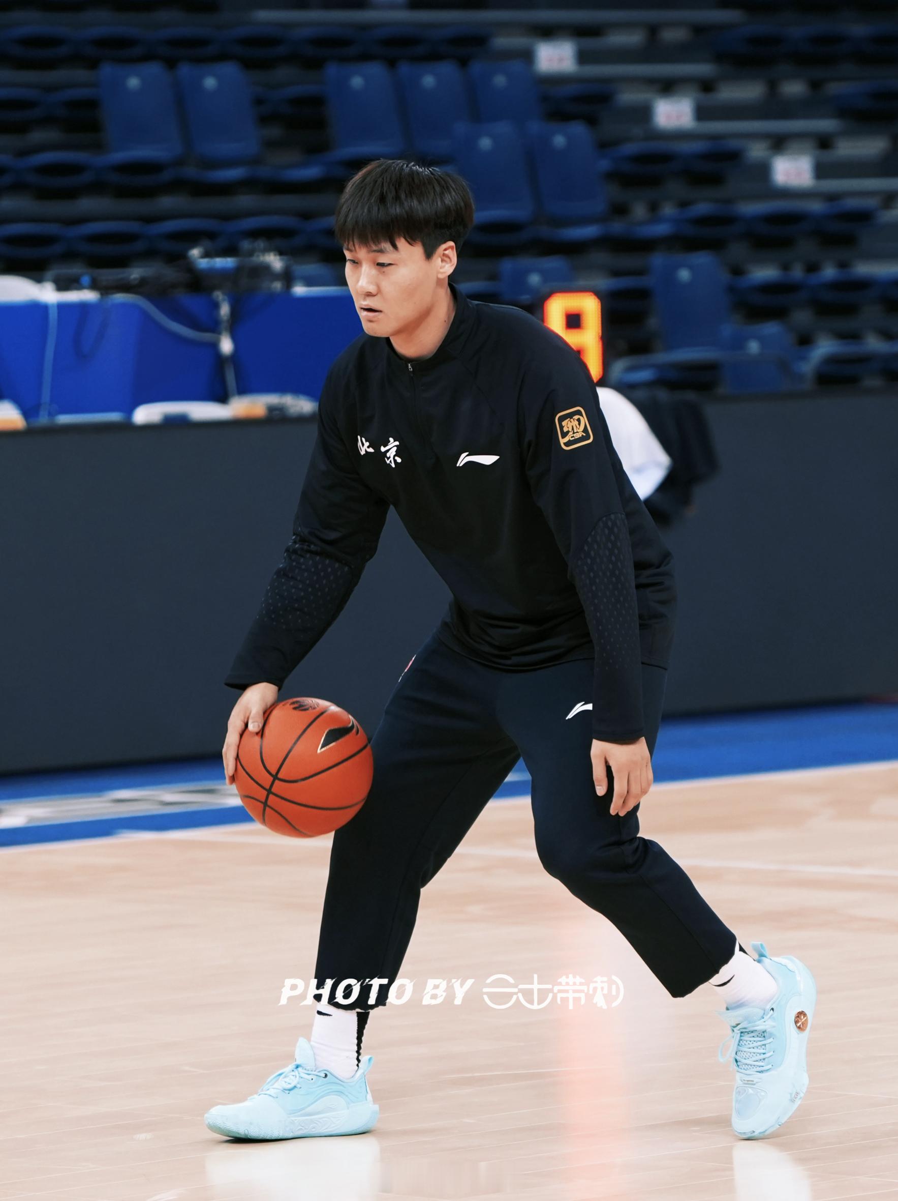 天津男篮vs北京男篮 客场不少球迷，等着赵睿打才买票，他来了！ 