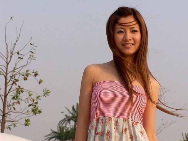 她抛下五岁的儿子和三岁的女儿，从28楼一跃而下，那时，丈夫和新欢却在挑选婚纱，没