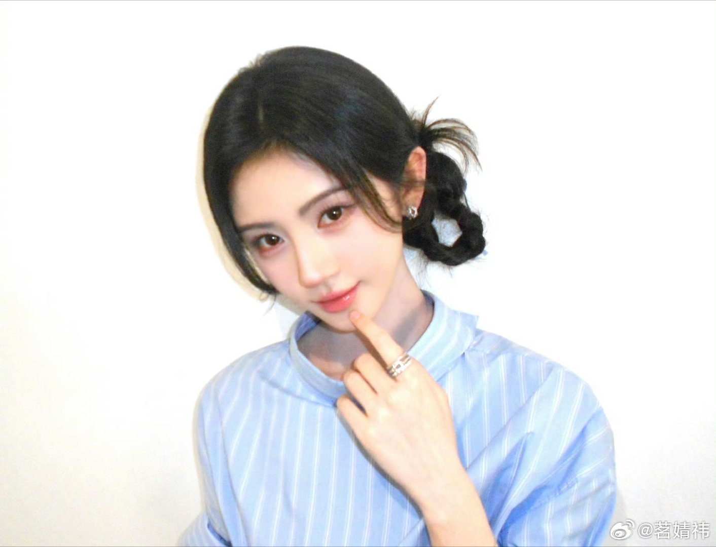jjy鞠婧祎万花世界jjy鞠婧祎苏绿夏“把我的思念化成风吧 让风吹到你耳边.”