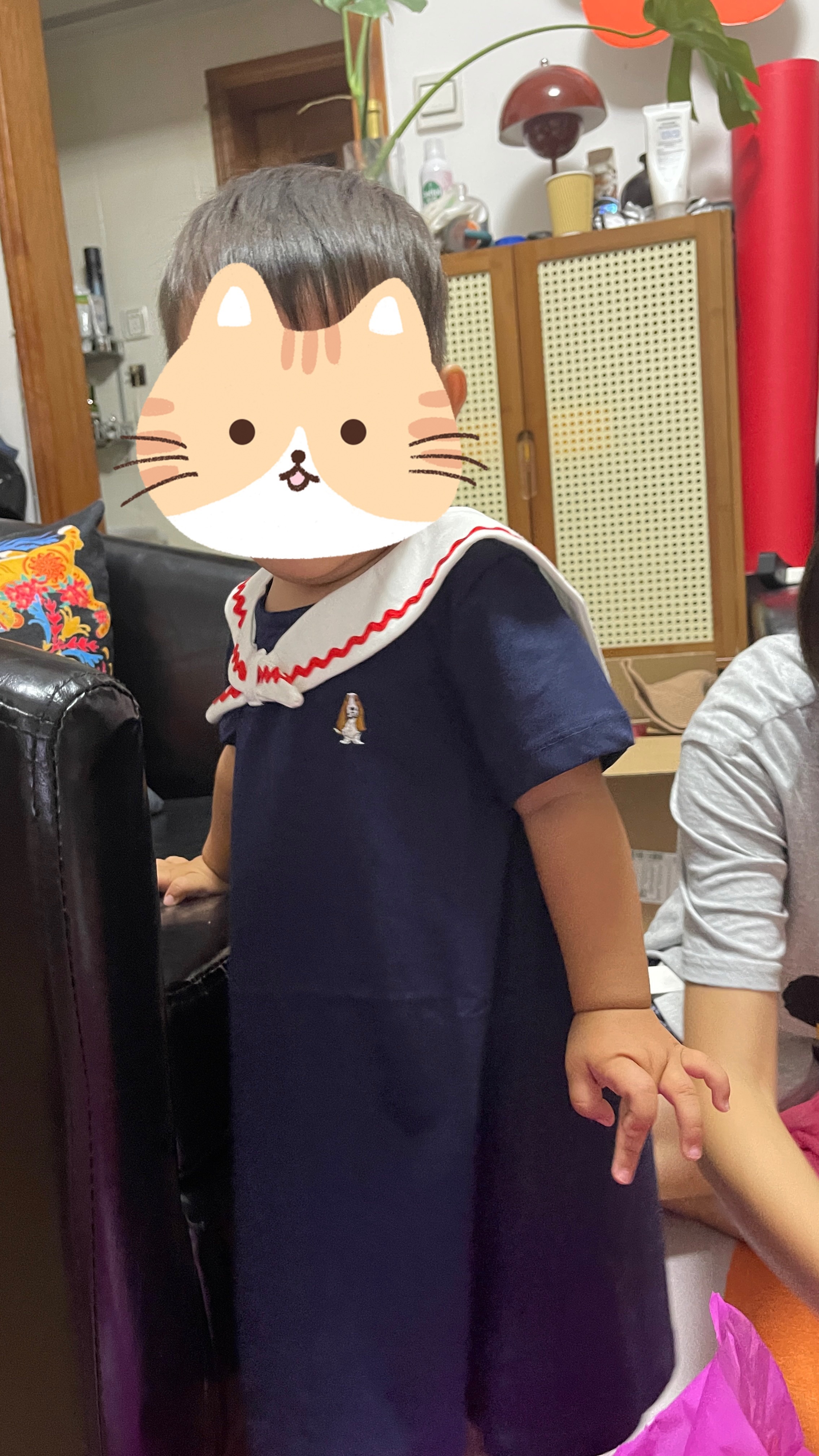 给外甥女买的两套衣服也太好看了吧他们买的衣服都是白色 淡黄 粉色 土得很我买的穿