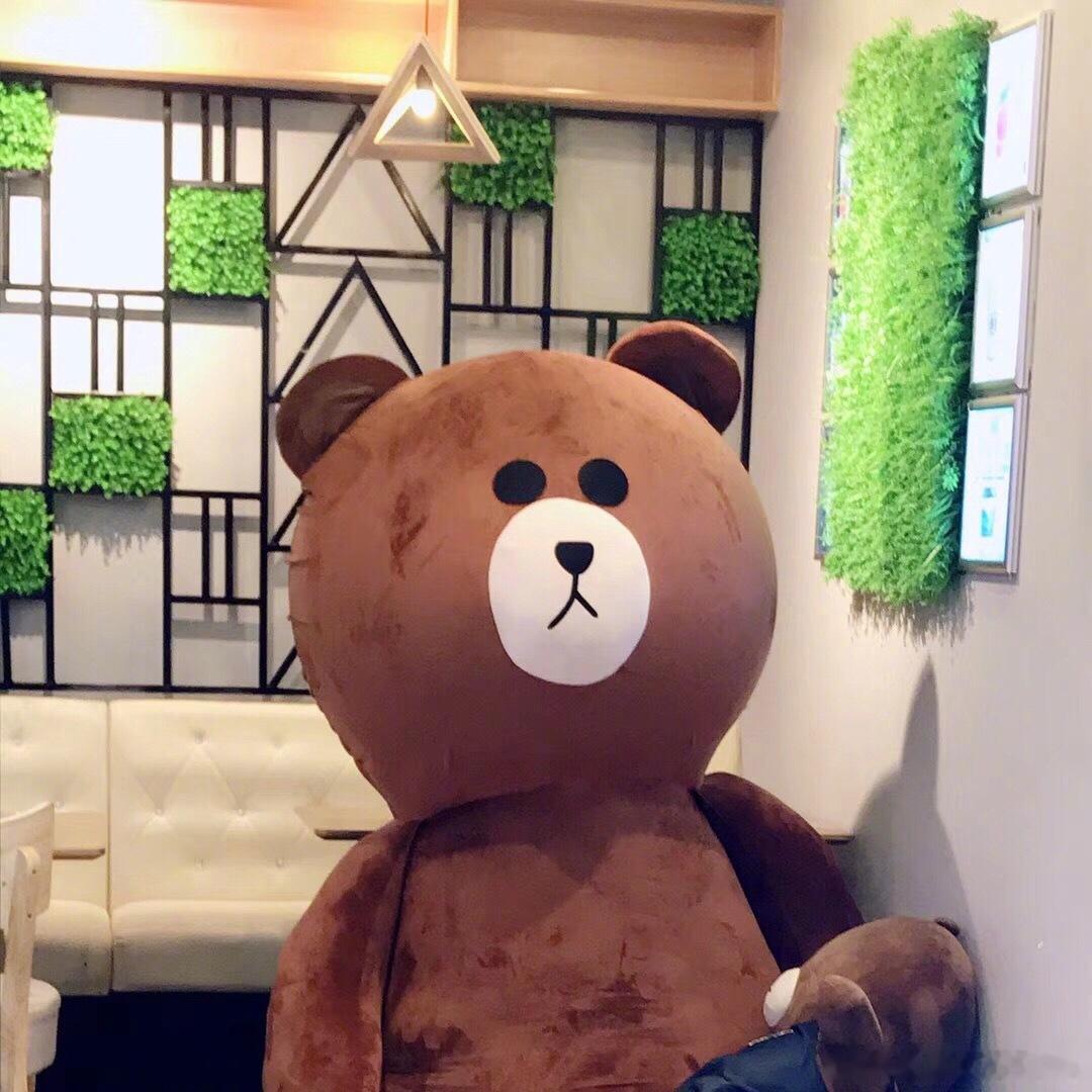 最容易被误会成高冷的星座有三个：天蝎不是高冷，是怕热情给错了人。摩羯不是高冷，是