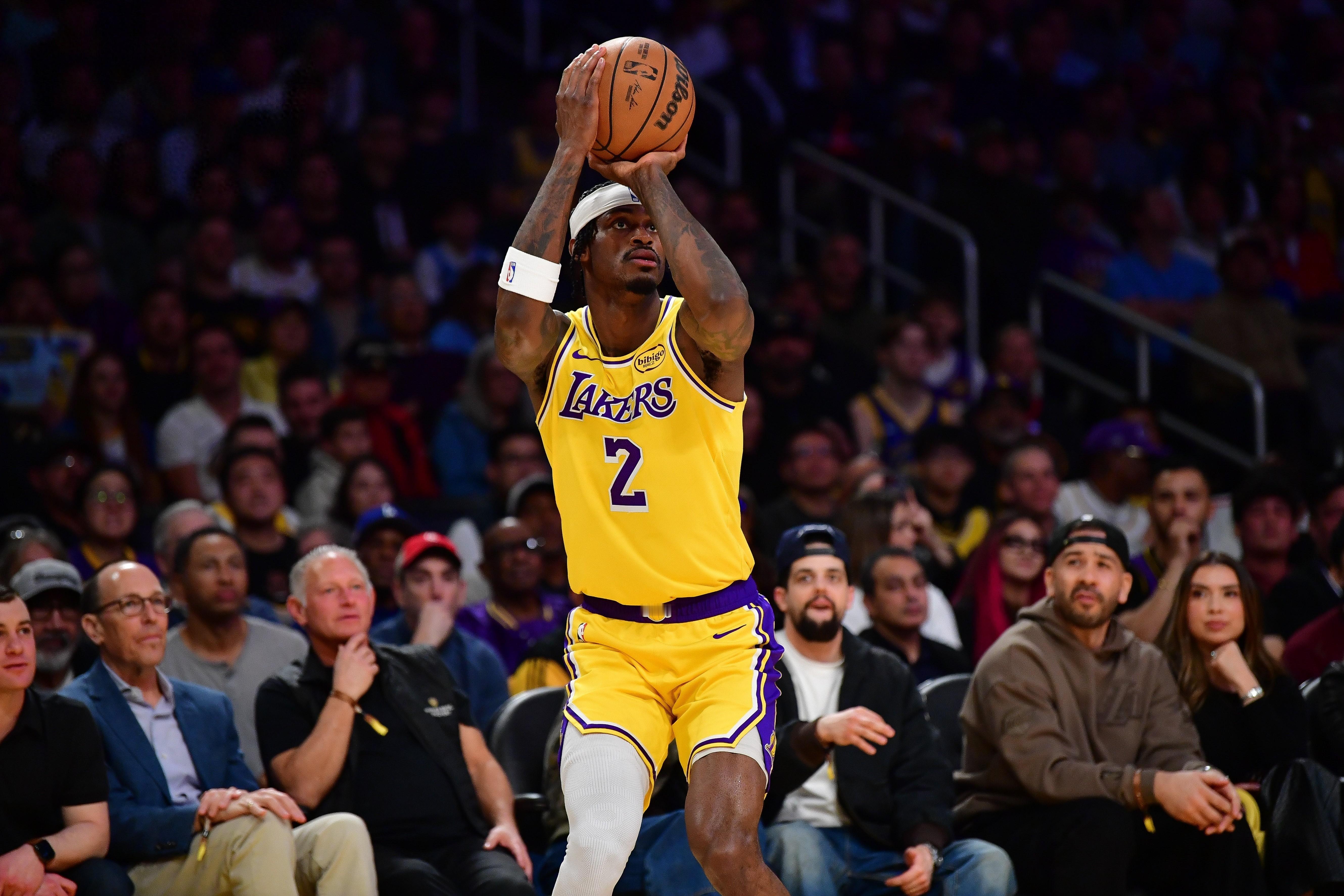 【外线失准？范德比尔特3投0中，却用防守赢得尊重💪】在NBA季后赛G2中，湖人