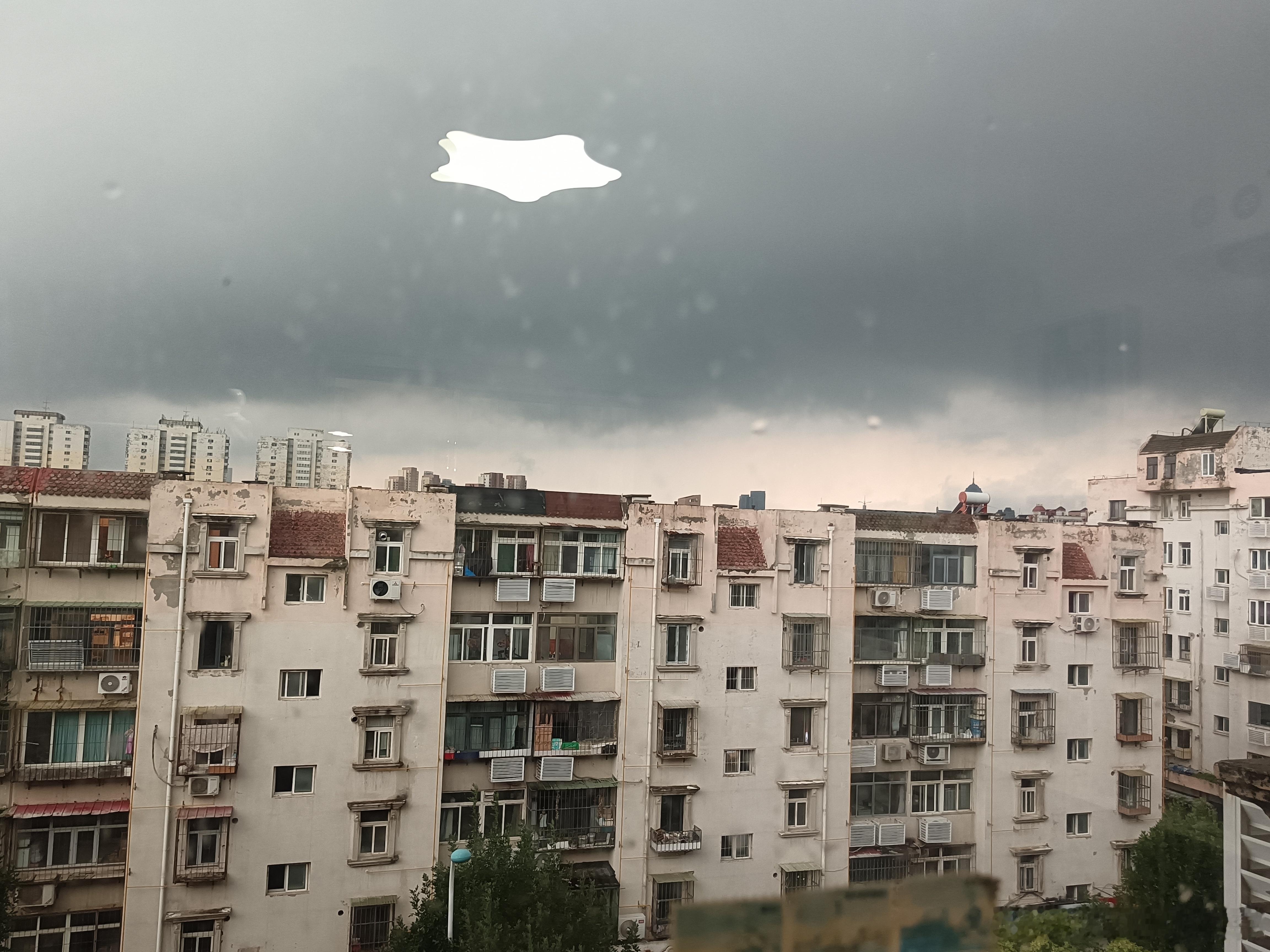 台风巴威登陆后走向有2种可能台风尾巴扫到天津了在家等下雨🌧️🌧️🌧️ 