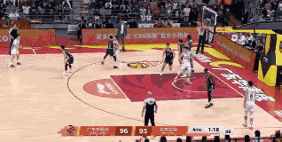 广东男篮被廖三宁绝杀，谁的责任大？胡明轩连着被一步过，徐杰又矮，杜锋为什么不调整