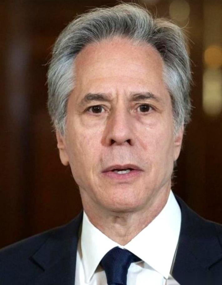 刚知道个事儿，挺扎心的。美国前国务卿布林肯，私底下跟人聊的时候吐了真言，听完我都