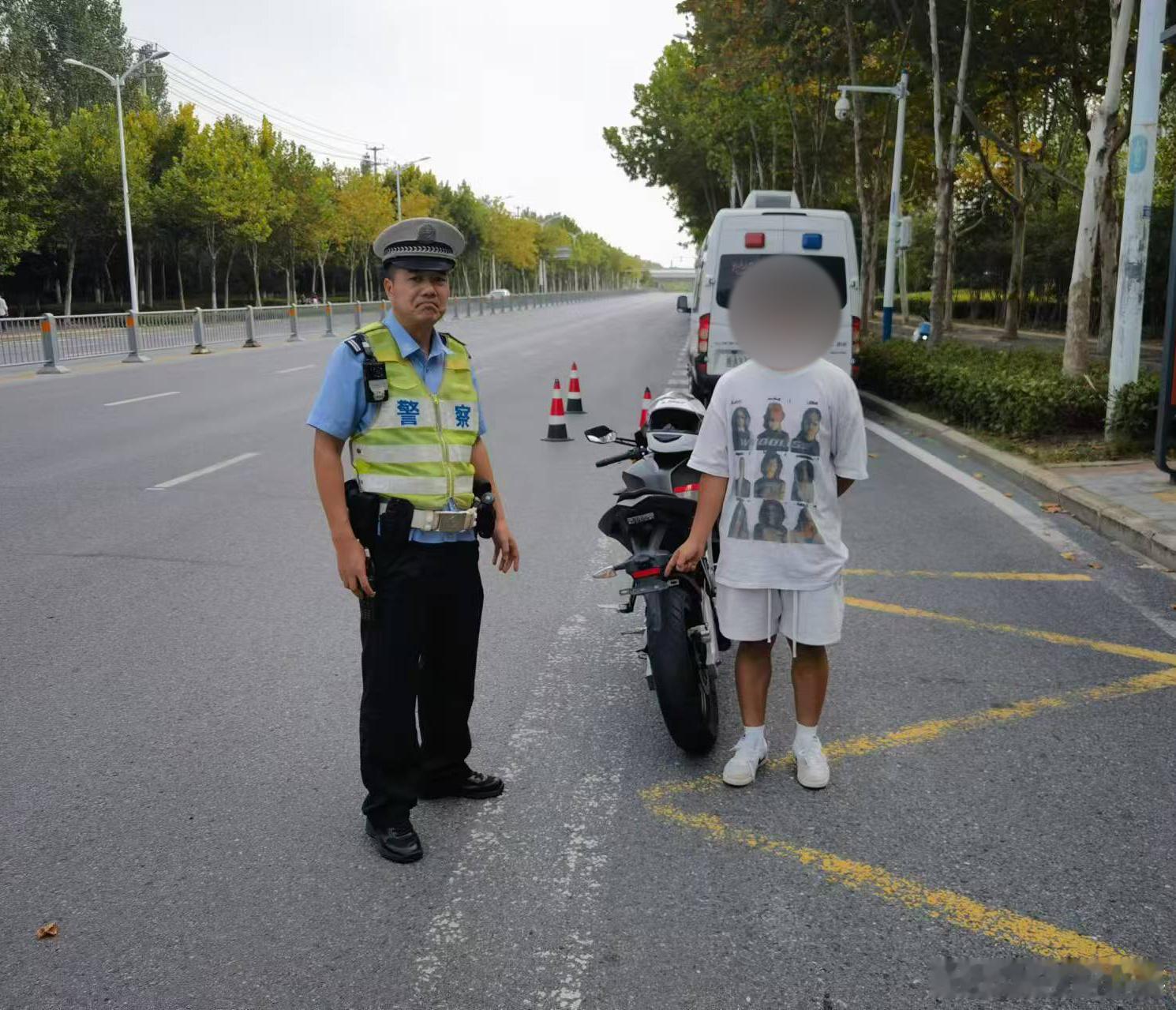 【#合肥查获一起摩托炸街加无证违法行为#】近日，安徽新站大队在开展飙车“炸街”交