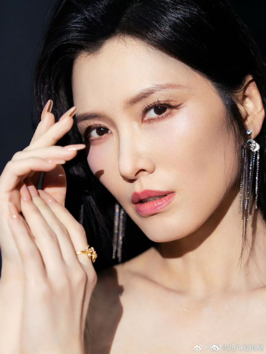 徐洁儿一首歌等了20年 徐洁儿一个人打七份工 谁能想到这首歌等待了二十年！徐洁儿