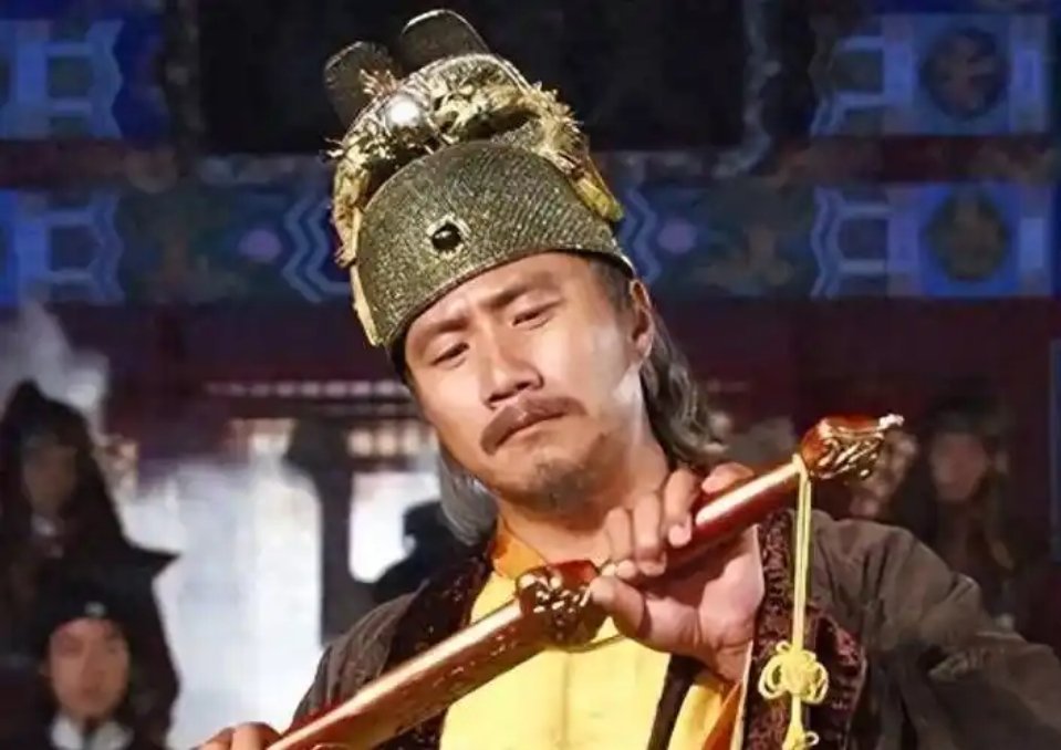 朱元璋的反腐之所以能成功，不仅仅是因为杀官员，更重要的是他还给了老百姓一个东西，