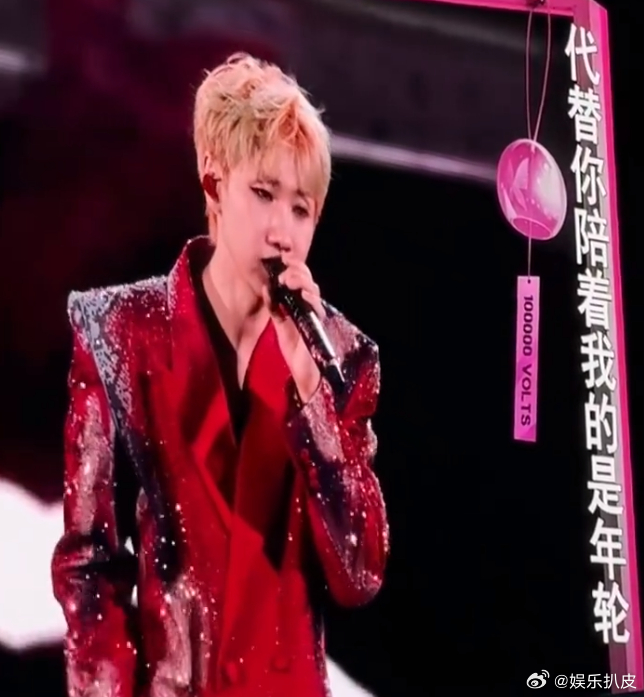 汪苏泷年轮大合唱一整个大爆哭[泪][泪]汪苏泷今晚演唱会唱了《年轮》，好震撼的大