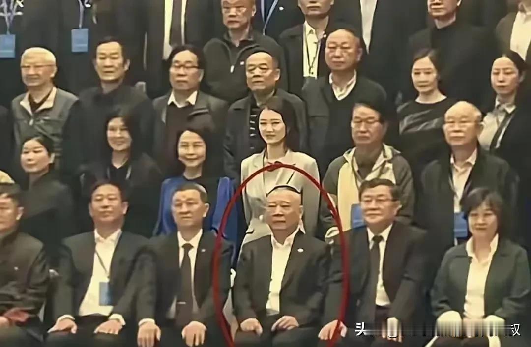 郭德纲终于是体制内演员了！当选中华文化促进会副会长！这个可不比曲协差，从字面上理
