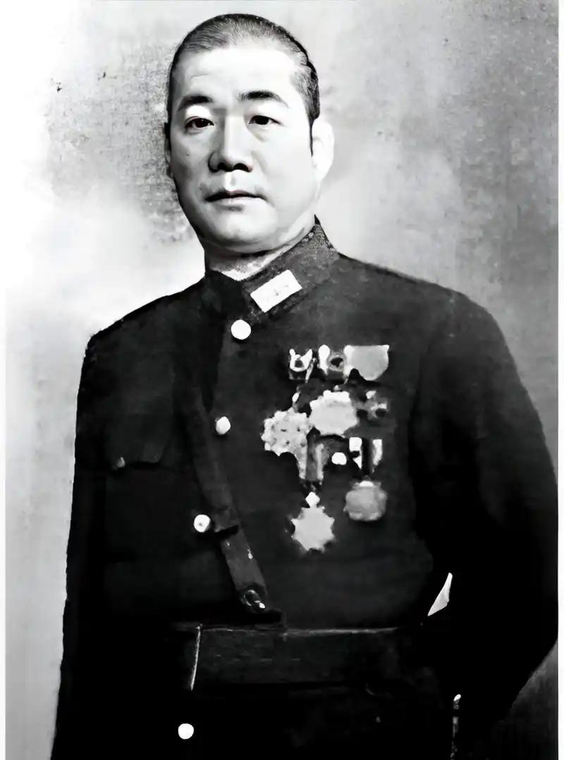 1938年，128师俘获数名日军。下属请示师长王劲哉如何处置。王劲哉没有任何犹豫