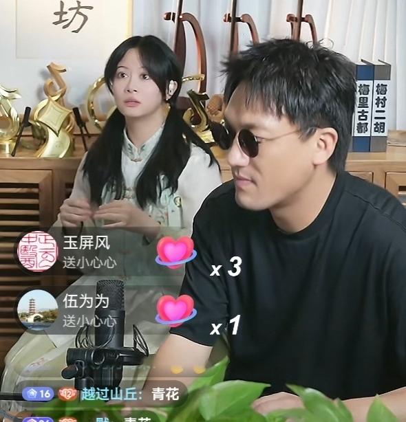 看二饼直播时，和爱人闲聊了几句，越聊越感慨
 
晚上闲下来，我和爱人一起蹲二饼胡