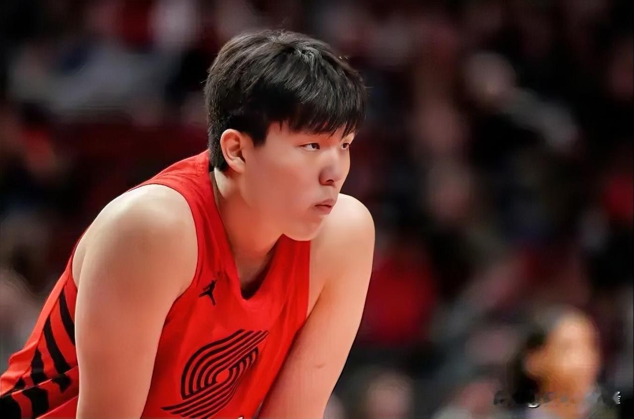 季后赛战马刺，杨瀚森想获得出战机会的3个前提条件如下：

1.马刺或开拓者有一方