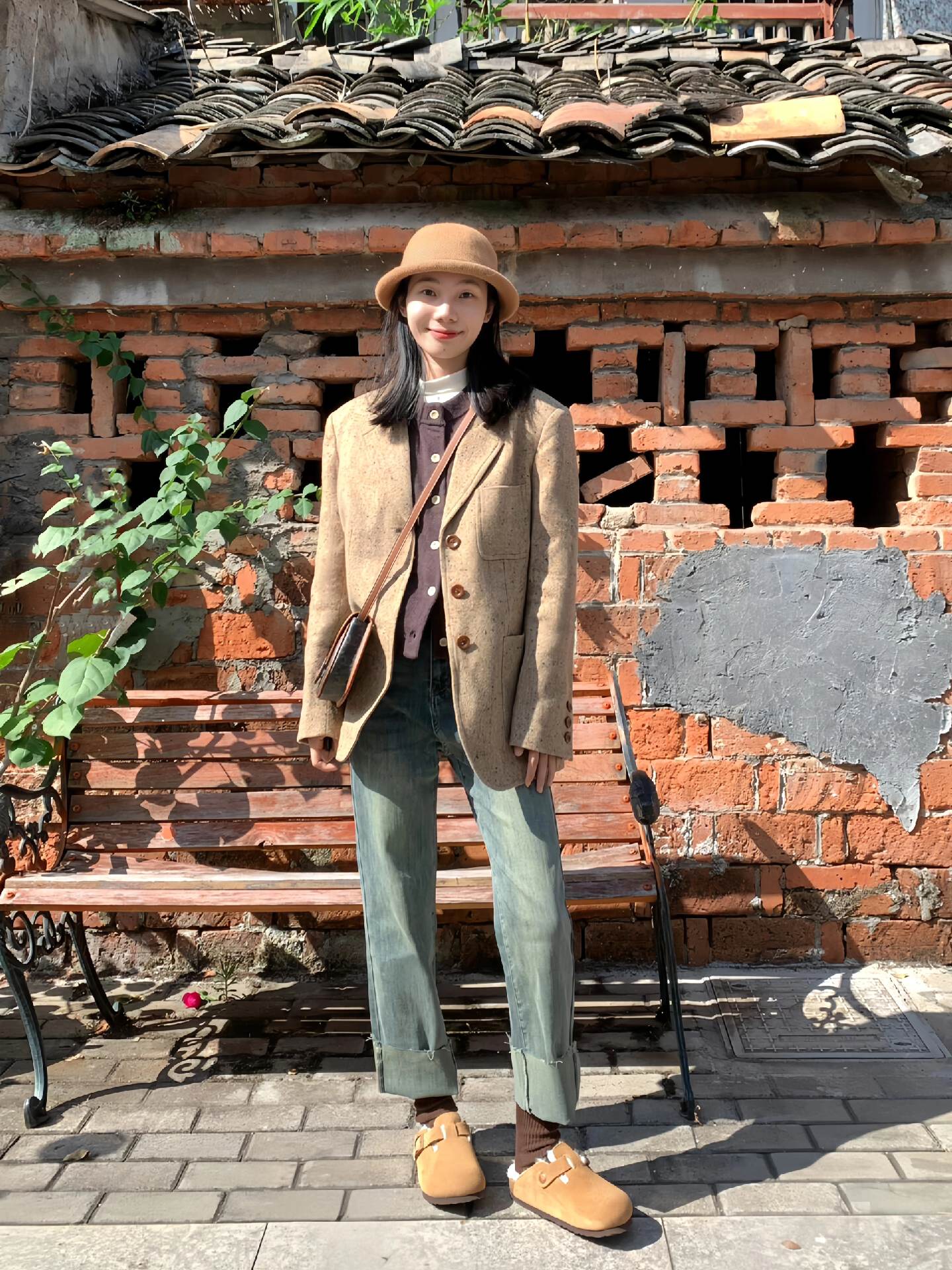 站在阳光里。