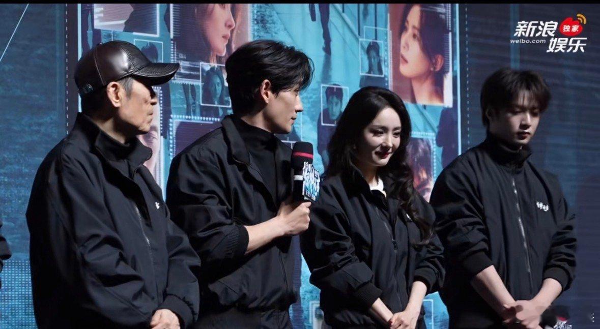 朱一龙杨幂说对手戏过瘾享受 朱一龙与杨幂对手戏张力拉满，眼神交锋全是戏，两位演员