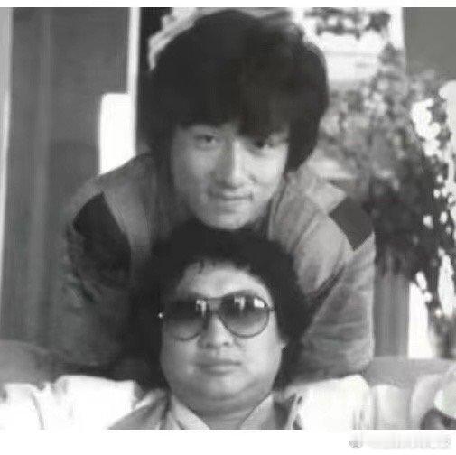 成龙是全球功夫明星韩红是大陆实力派歌手如今成龙幸福美满 韩红还是孤身一人唏嘘不已