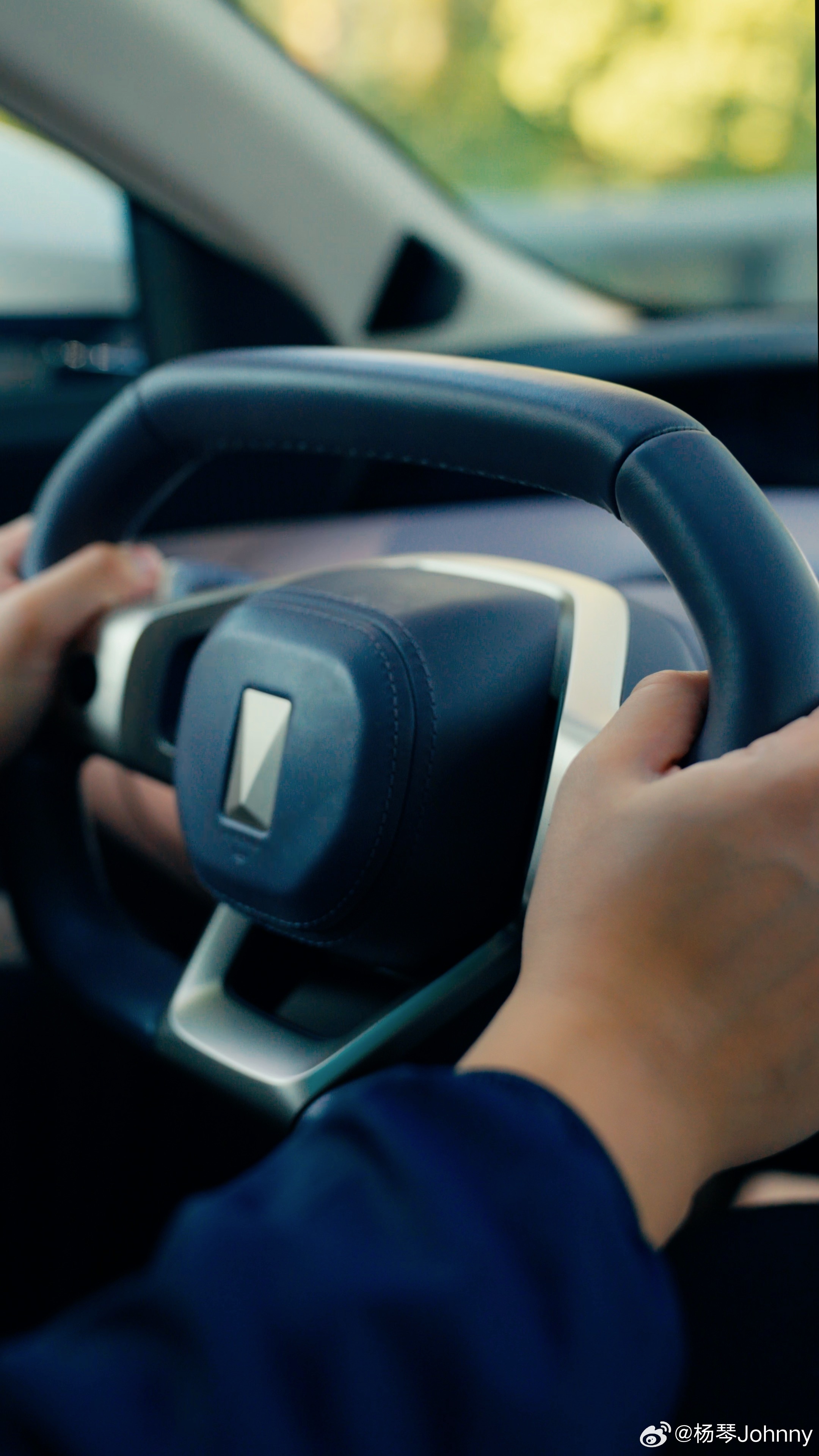 建议取消私家车年审制度没人会拿自己的生命安全开玩笑，车子有问题肯定第一时间去修车