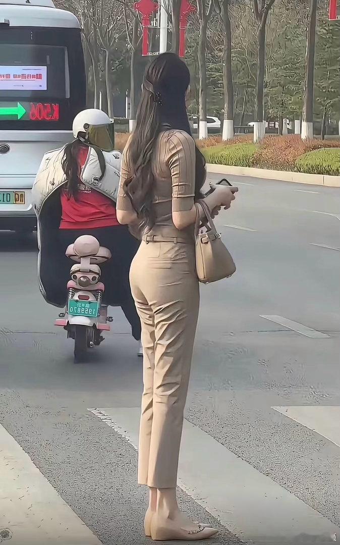 就这身材，脸蛋已经不重要了吧 