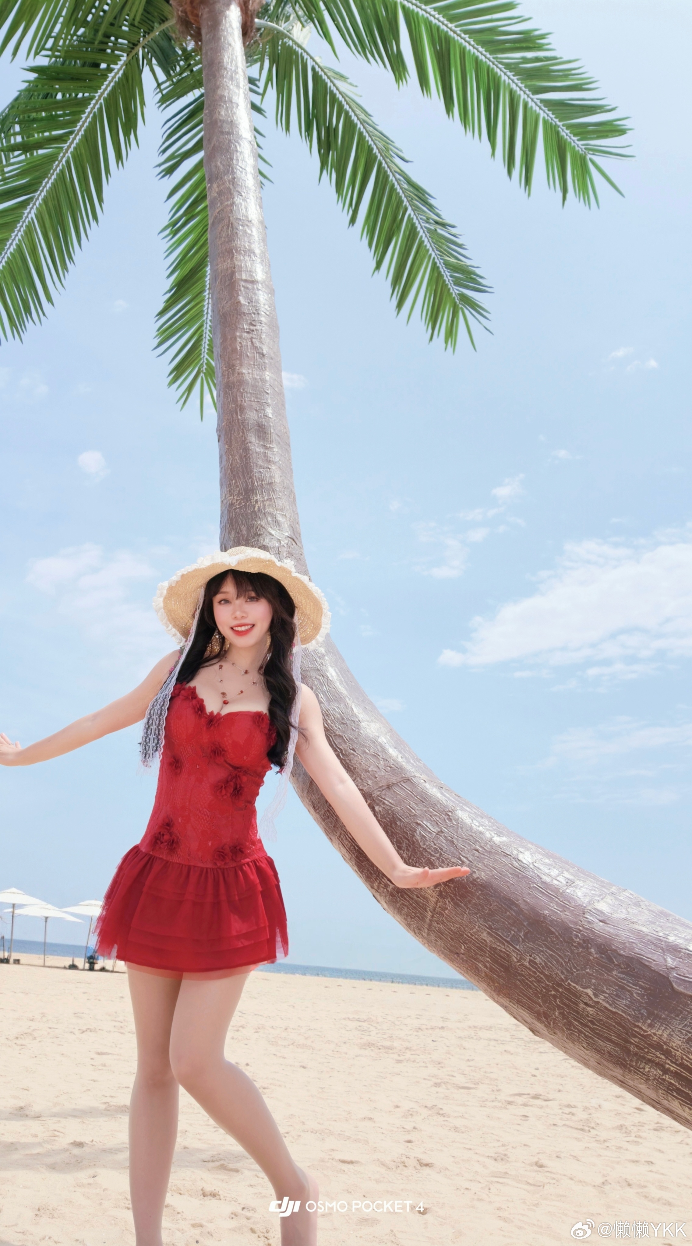 刷网图疑惑烟台怎么长出椰子树，到现场才发现是塑料道具，假到能当滑滑梯玩😂 烟台