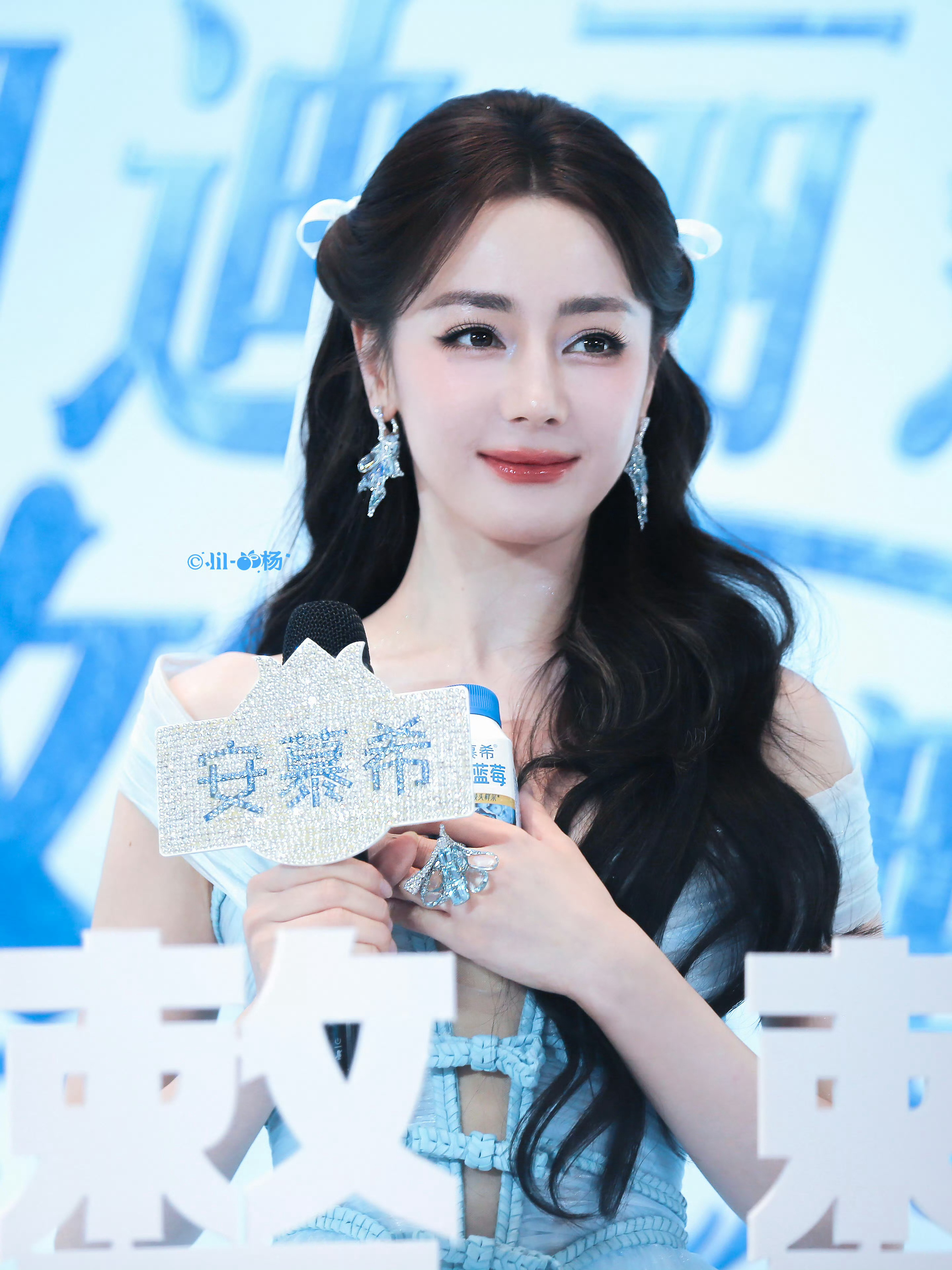 迪丽热巴深V开到腰了美丽的公主殿下呀~ 