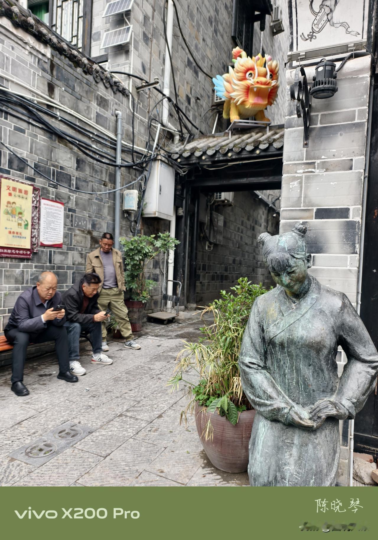 石泉老街，那真是个宝藏地。它位于陕西安康石泉县，有着千年历史。
走在老街上，脚下