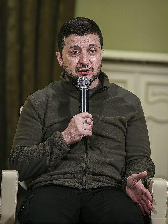 泽连斯基总统职务无限循环
1月14日，乌克兰最高拉达以330票高票批准泽连斯基提