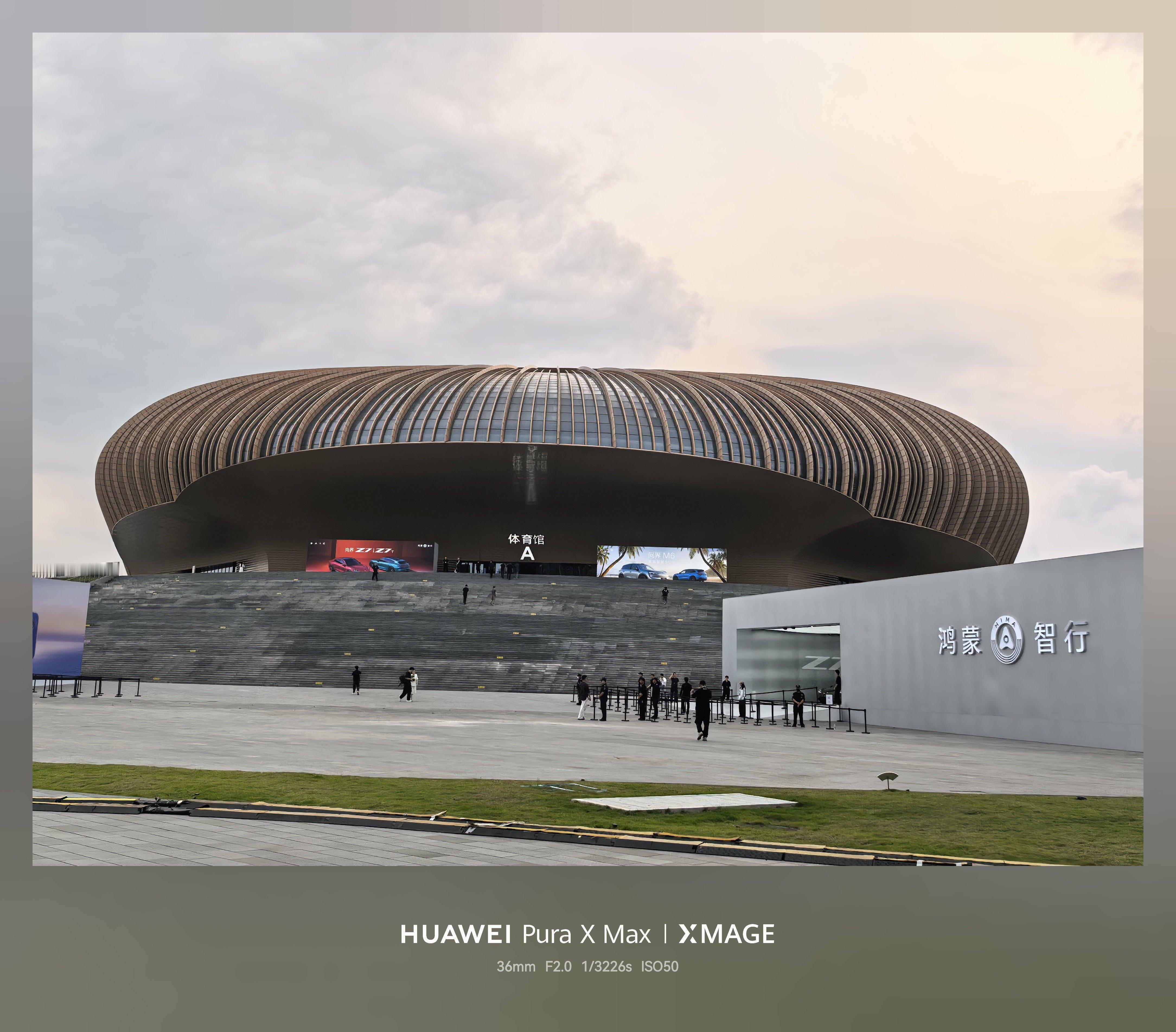 到了到了，鸿蒙智行春季新品发布会！今儿天气真不错！今晚全是重磅新品，各位期待一下