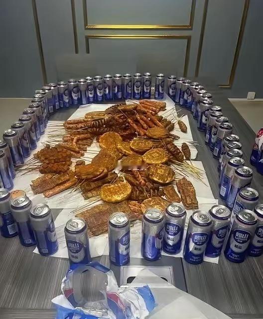 老板请吃的夜宵，什么玩意，没有一点食欲