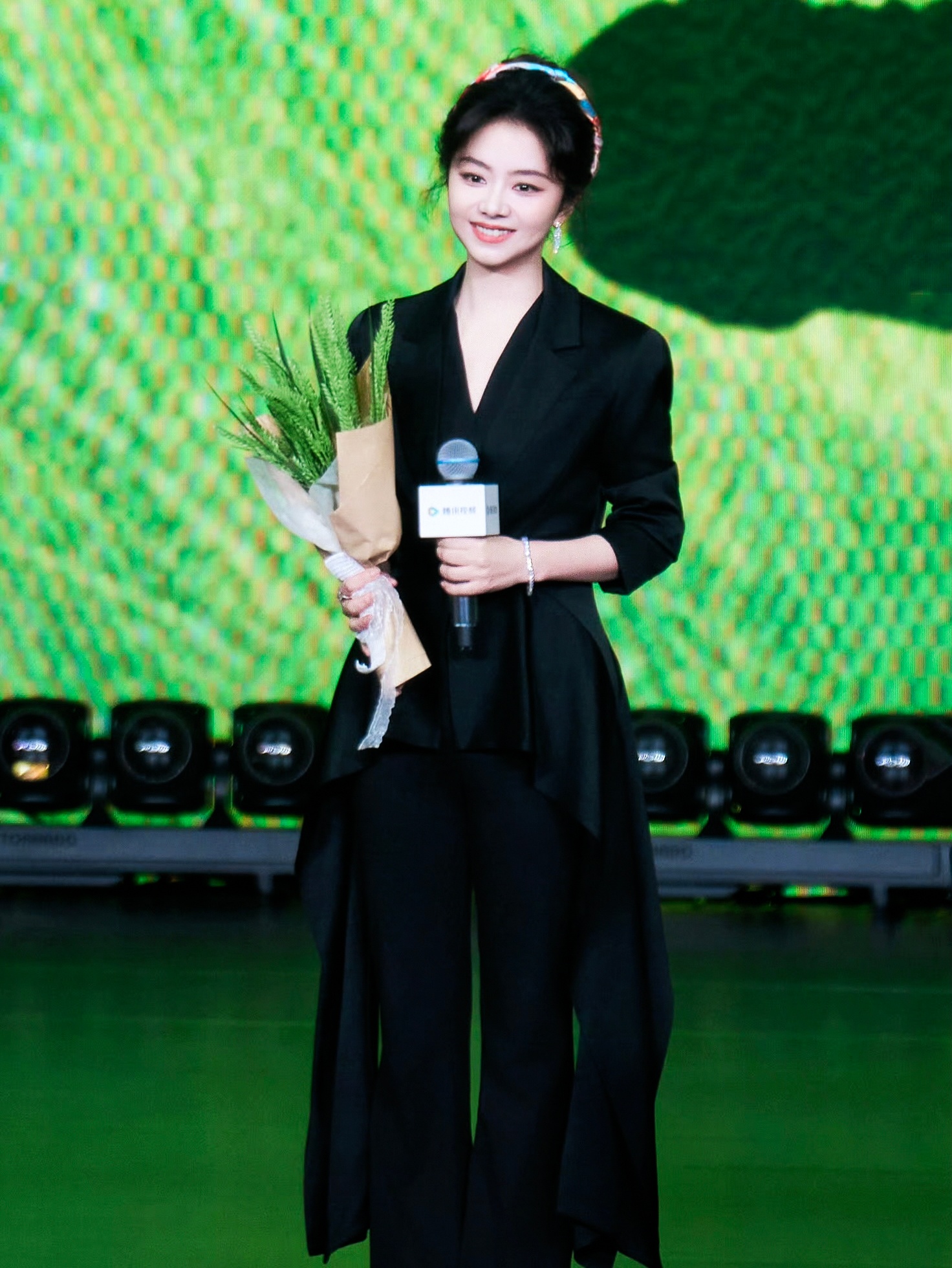谭松韵 tsy谭松韵春禾之上 tsy谭松韵季三妹 鸢尾与玫瑰共绘浪漫 你是我藏在