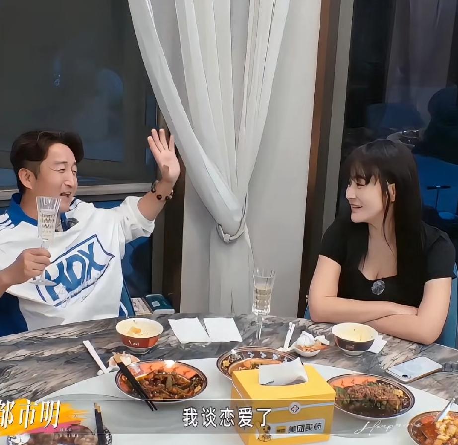 邹市明爱冉莹颖，希望家人都一样爱她

邹市明回忆两人刚在一起的时候，兴奋对自己的