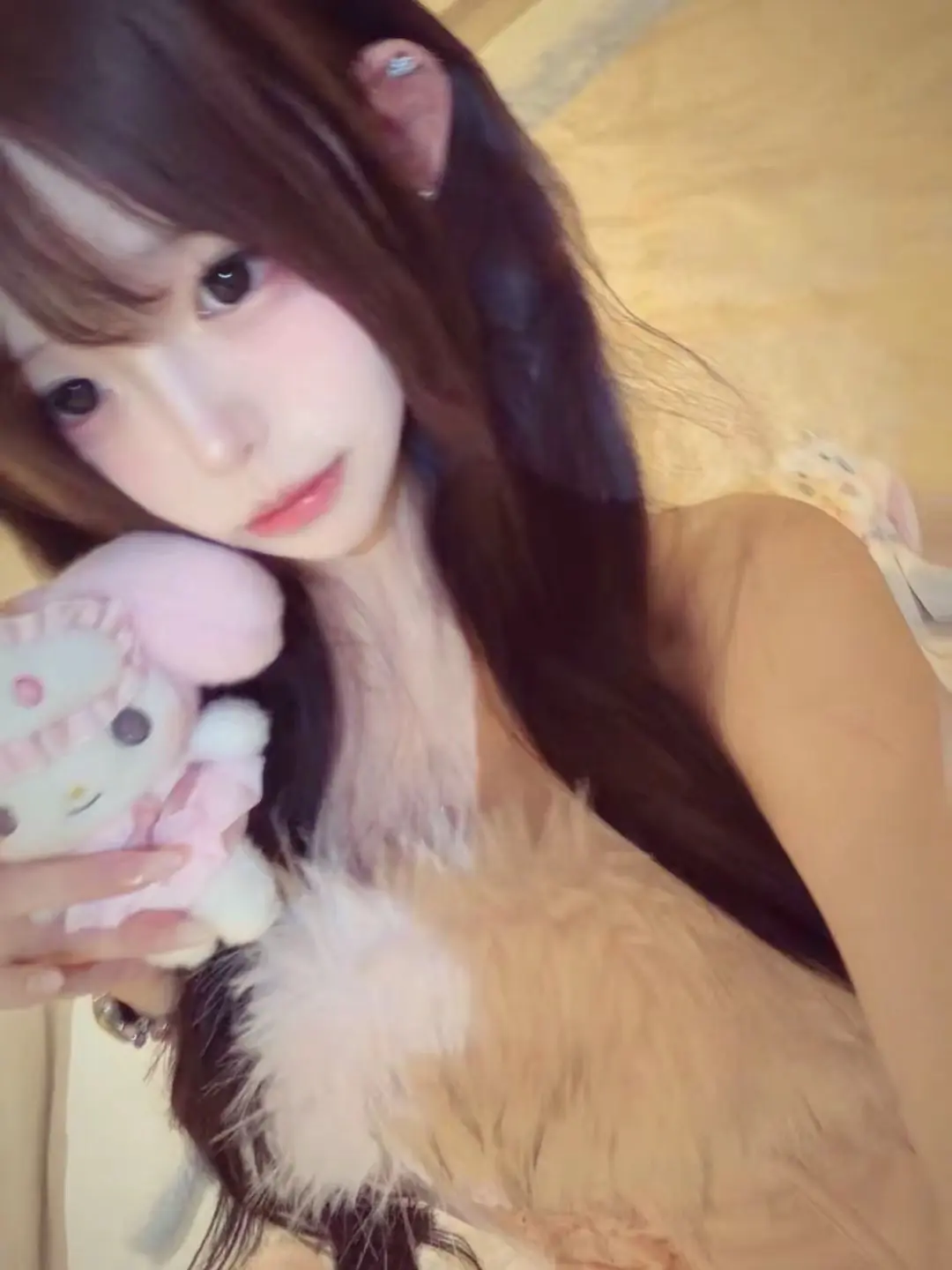 不管这个世界上多少坏人讨厌我 攻击我 不爱我 我依旧不语 就萌萌的站在这里