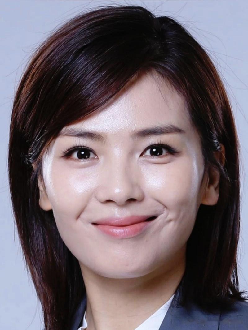 刘涛以扎实演技诠释多样角色，凭温柔坚韧，在时光里沉淀出独特的知性魅力。刘涛清冷感