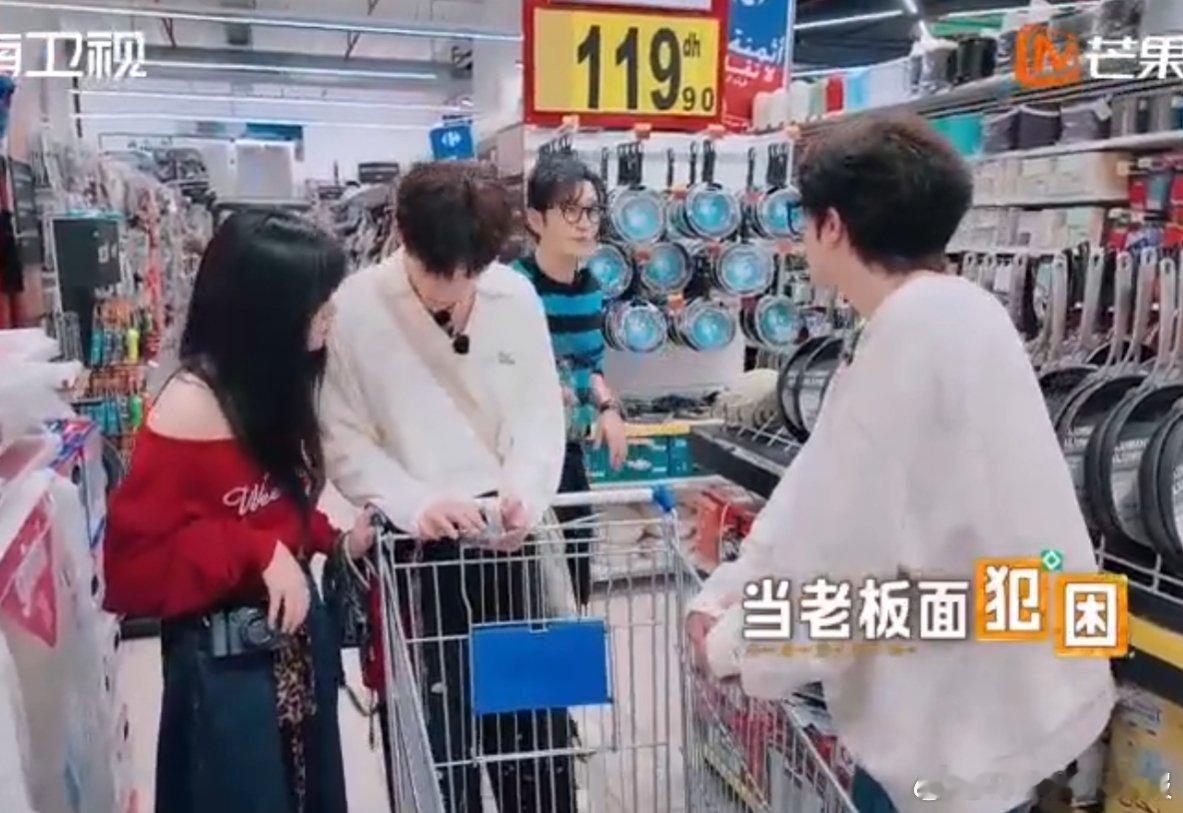 沈月翟潇闻尹浩宇哈欠人传人中餐厅名场面预定！沈月翟潇闻尹浩宇困到哈欠停不下来，这
