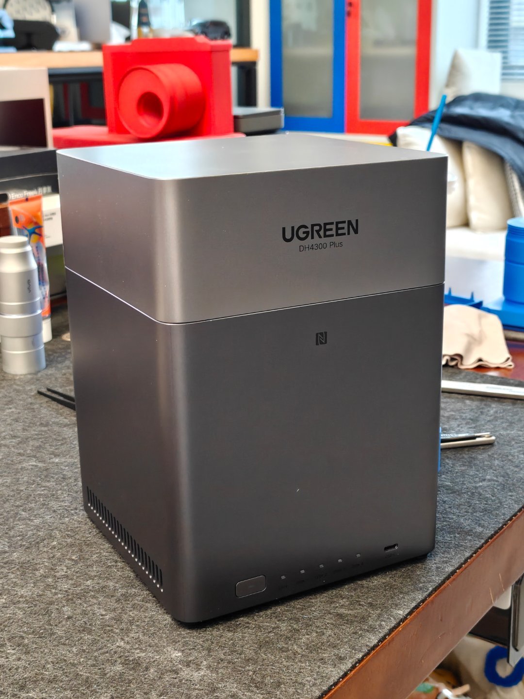 又买了一台新的绿联NAS DH4300 PLUS RAM架构功耗超级低。打算放家