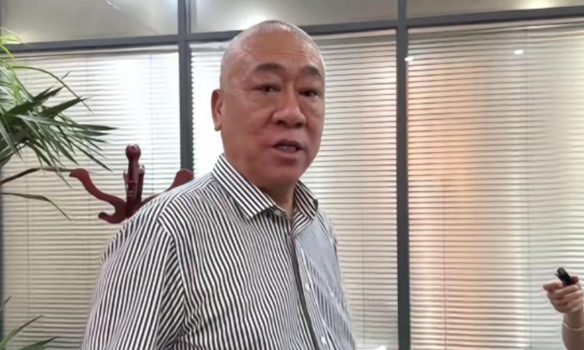 崔培军把有恩的邻居家的事基本包了！
母亲临走前嘱咐他：邻居家的事，你一定要尽力去