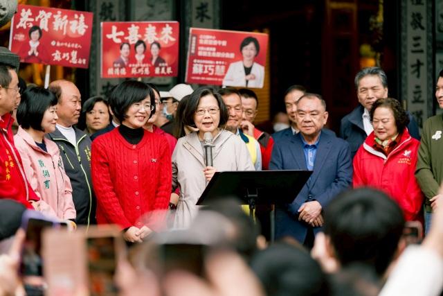 英系春节累积影响力，引发赖清德担忧？
蔡英文虽已卸任，但在新春期间，仍然陪同县市