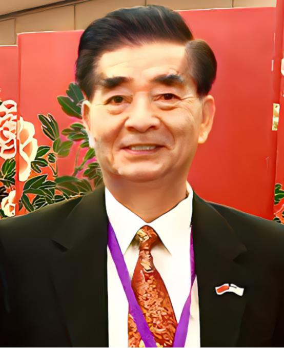 你敢信吗？一个被美国安插在中国潜伏了多年的间谍头子，居然是个天天笑眯眯、热心肠到
