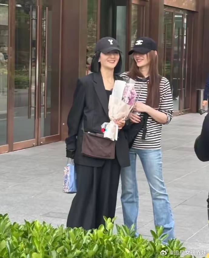 “谢娜抚养权判给谁”的话题要追溯到谢娜早年北漂的日子。那时候谢娜刚到北京打拼，没