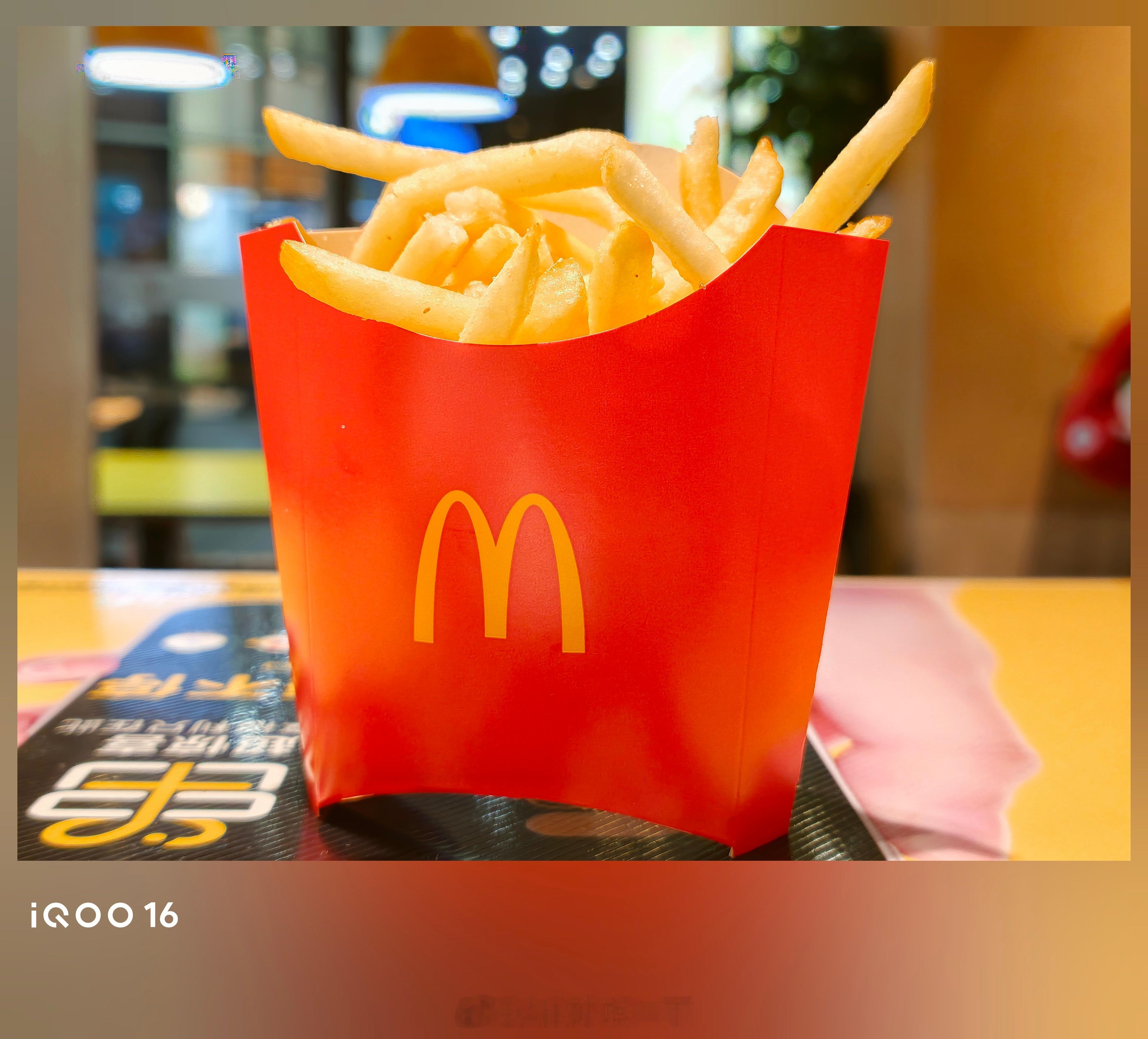 晚安朋友们，麦当劳的薯条🍟最好吃，有没有同意的[可怜] ​​​
