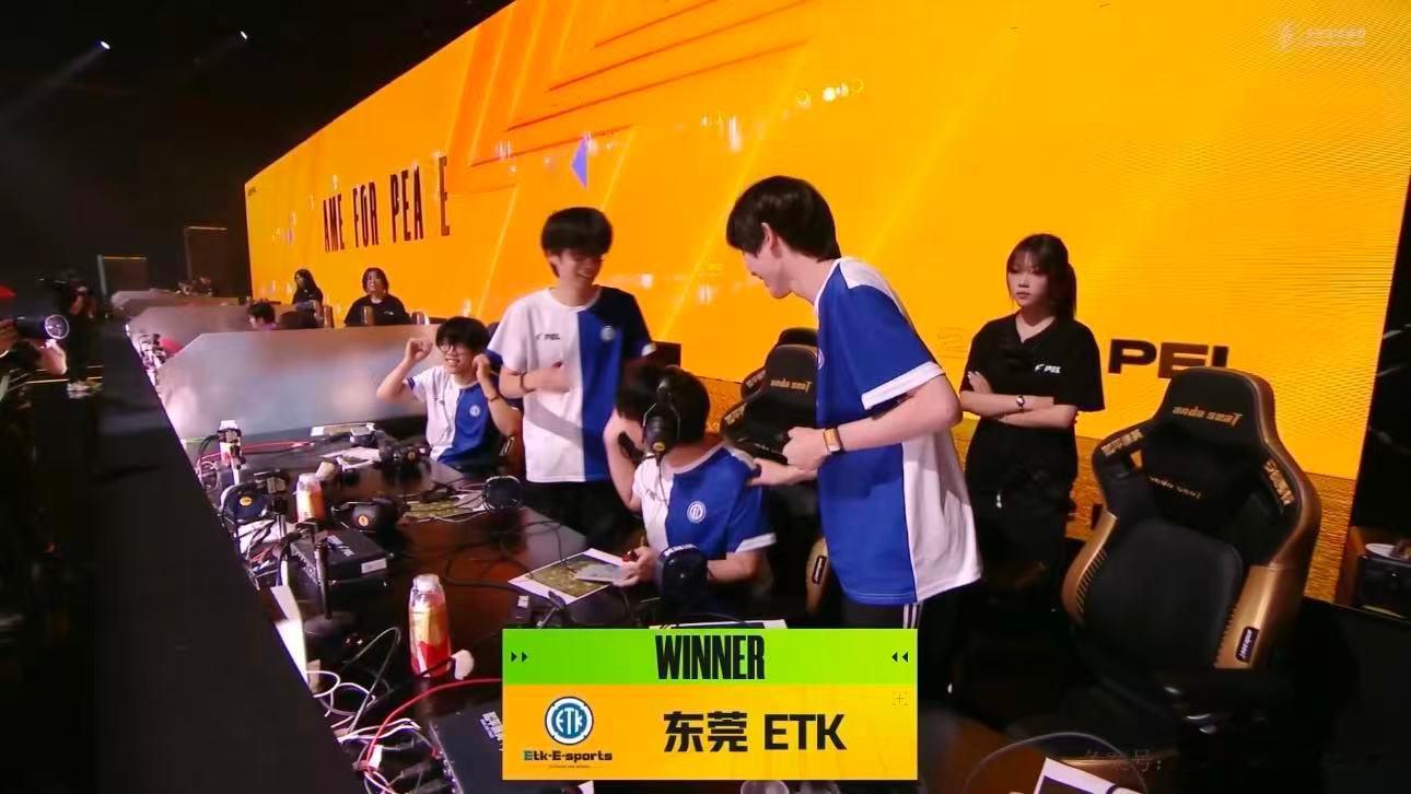 ETK吃鸡晋级，justin一穿三获MVP，解锁本赛季周决！justin一穿三M