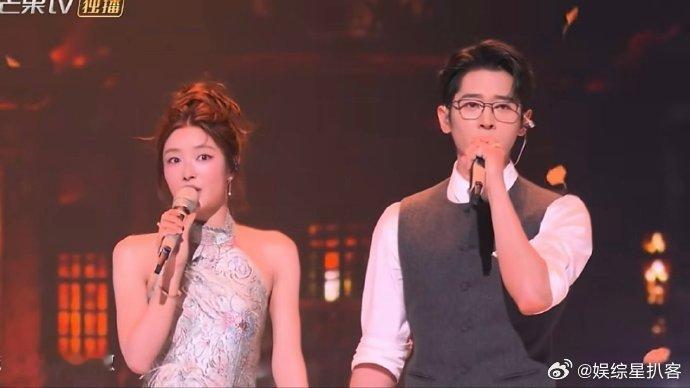 丞磊徐若晗城里的月光合唱丞磊徐若晗牵手合唱2026青春芒果夜 青春芒果夜舞台看点