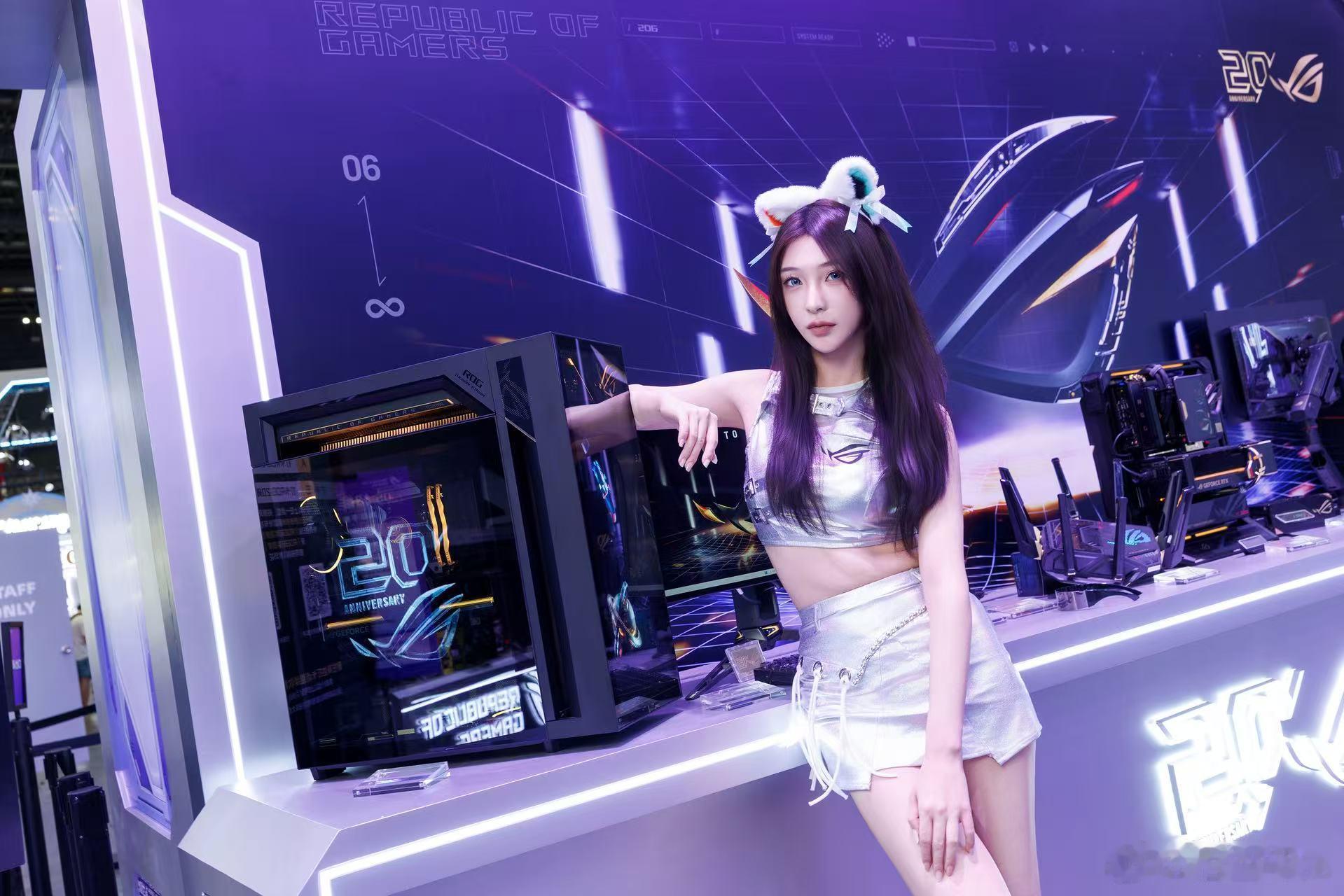 ROG燃动BWBW2026玩创宇宙 BW2026收官日，ROG展台热度不减！枪神
