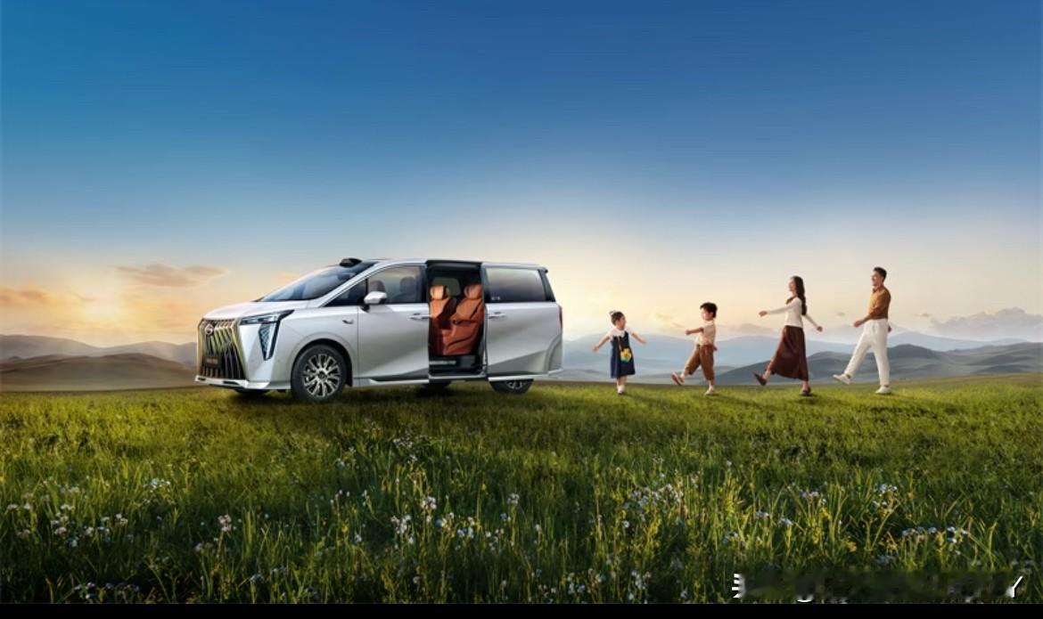 周末的暴雨打乱了带父母自驾的计划，老公开着传祺宗师M8坚持出发：“这台车应付恶劣